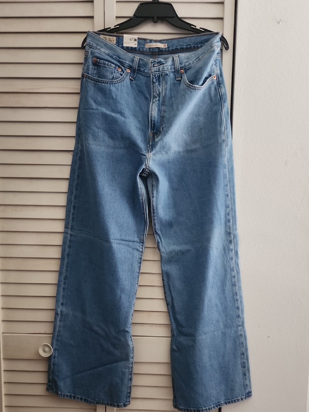 BRAND NEW LEVIS Classic Light Blue RIBCAGE WIDE Leg Jeans IN A SIZE 30 - Picture 3 of 10
